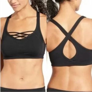 Athleta Mind Over Mat Strappy Sports Bra in Black sz S